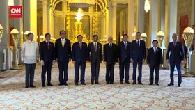 VIDEO: Momen Jokowi dan Pemimpin ASEAN Bertemu Raja Kamboja