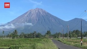 VIDEO: Menikmati Keindahan Lereng Gunung Semeru Naik Mobil Offroad