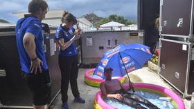 FOTO: Kala Mentari Sengat Hari Pertama WSBK Mandalika