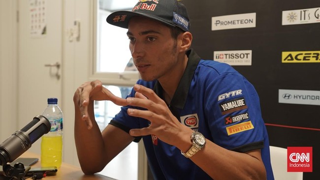 Pembalap Pata Yamaha Toprak Razgatlioglu menceritakan momen dramatis saat dirinya berusaha menolong korban gempa Turki.