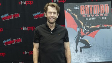 Kevin Conroy Pengisi Suara Animasi Batman Meninggal Dunia
