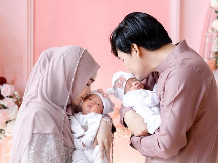 7 Potret Acara Akikah Bayi Kembar eks Cherrybelle Anisa Rahma, Berharap Anak-anaknya Selalu Diberkahi