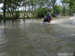 Jalan Jakenan-Winong Pati Banjir, Ketinggian Air Capai 50 Cm