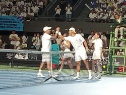 Dion Wiyoko-Enzy Storia Kalahkan Gading Marten-Wulan di Tiba-tiba Tenis
