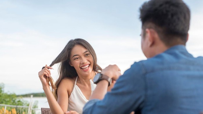 Jangan Diam Membuang Waktu, Pakai 7 Cara Cerdas dan Berkelas Ini untuk Memikat Hati Pria Idamanmu!