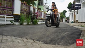 Jalan Rumah Calon Istri Kaesang Diaspal, Warga Cemas Kendaraan Ngebut