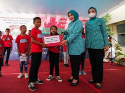 Ketum TP PKK Motivasi Anak Jalanan di Ambon untuk Rajin Baca Buku