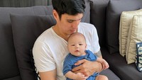 Terpopuler: Doa Saat Si Kecil Sakit - Potret Aktor Tampan RI dan Anaknya