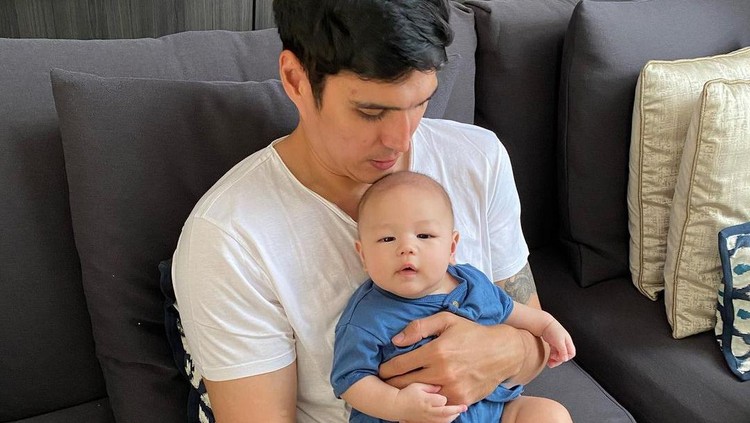 Marcel Chandrawinata dan anaknya