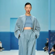 6 Ide Tampil Modis dengan Outfit Warna Biru, Warna Keberuntungan Untuk Pisces