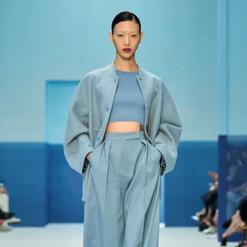 img-title 6 Ide Tampil Modis dengan Outfit Warna Biru, Warna Keberuntungan Untuk Pisces