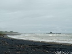 Keindahan Pantai Padabumi di Ujung Pesisir Tasikmalaya