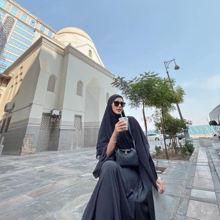 <p>Tak sedikit netizen yang menyebut Paula tampak lebih cantik mengenakan hijab. Ia dipuji tampak seperti wanita Arab. (Foto: Instagram @paula_verhoeven)</p>