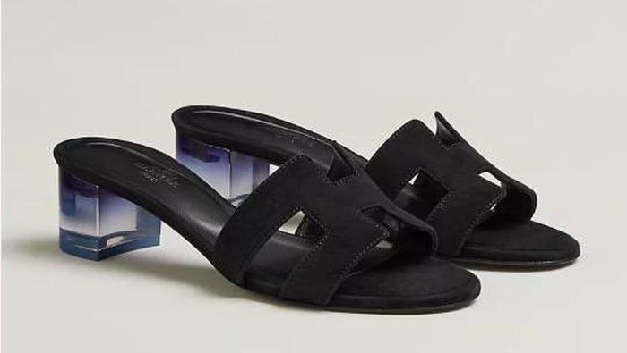 img-title Koleksi Sandal Mewah Ibu Iriana Jokowi