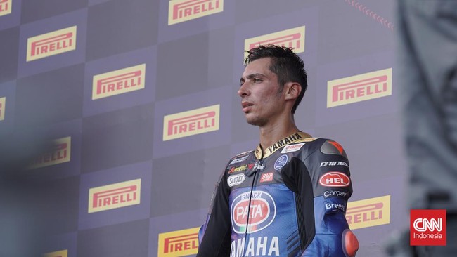 Toprak Razgatlioglu mengungkapkan kekecewaannya saat Alvaro Bautista coba menyiramnya dengan sampanye di podium WSBK Mandalika.