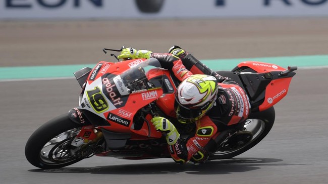 Berikut jadwal siaran langsung balapan Superpole dan Race 2 WSBK Mandalika 2022 di Trans7.