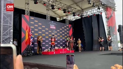img-title VIDEO: Detik-detik Toprak Kabur Hindari Sampanye di WSBK Mandalika