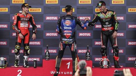 Hormati Toprak, Bautista Tak Semprot Sampanye di Race 2 WSBK Mandalika