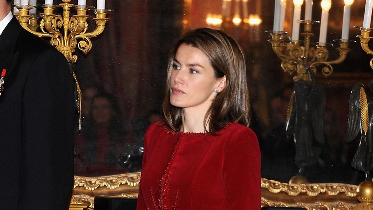 MADRID, SPAIN - JANUARY 15:  Princess Letizia of Spain attends the annual Foreign Ambassadors Reception, at The Royal Palace on January 15, 2008  in Madrid, Spain.  (Photo by Carlos Alvarez/Getty Images)