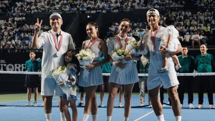 img-title Gaya Sporty Wulan Guritno dan Enzy Storia di Tiba-Tiba Tenis, Bak Atlet Profesional!