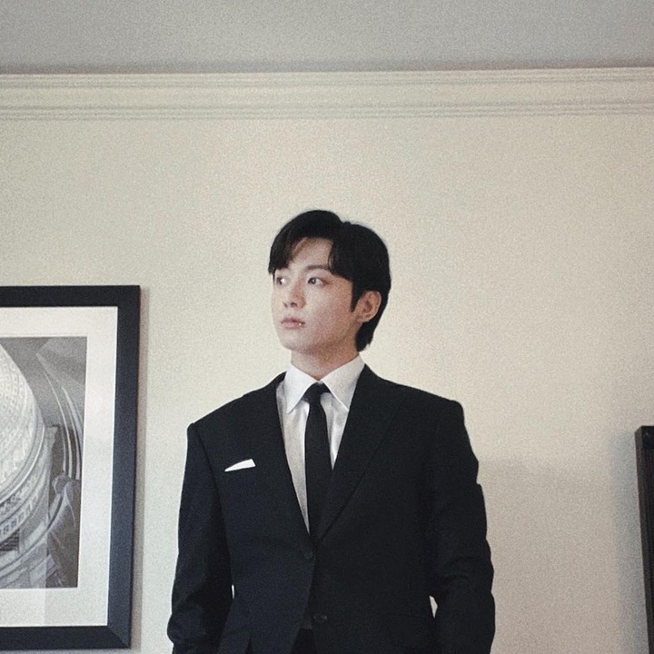 <p>Penguman tersebut secara resmi dibagikan melalui akun Twitter @bts_bighit. "Dengan bangga mengumumkan Jungkook menjadi bagian dari Soundtrack Piala Dunia FIFA Qatar 2022," dikutip pada Minggu (13/11/2022). (Foto: Instagram @jungkook.97)<br /><br /><br /></p>