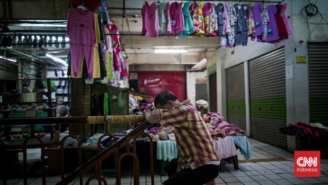 Deflasi 5 bulan beruntun bukan cuma indikasi daya beli turun, tetapi juga pertanda ketimpangan ekonomi antarkelas semakin menganga.