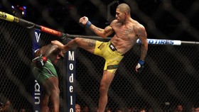Jadwal UFC 300 Minggu 14 April: Perebutan 2 Sabuk Juara