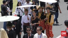 Pembalap WSBK Pilih Menari dan Adu Gebuk Rotan Sebelum Balapan