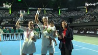 <p>Selanjutnya ada aktor Dion Wiyoko. Sebagai pemenang dalam partai pembuka bersama Enzy Storia, pria kelahiran 38 tahun silam ini membawa putrinya masuk ke lapangan untuk diajak foto bersama. (Foto: Instagram @VINDES)<br /><br /><br /></p>