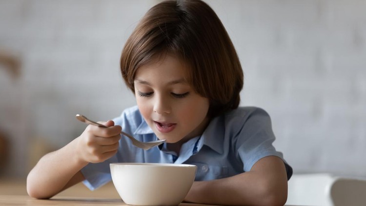 5 Makanan yang Mempercepat Penyembuhan Batuk pada Anak