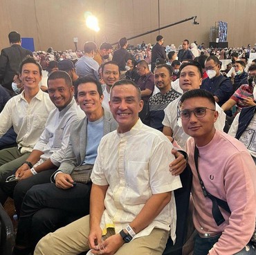 7 Potret Daniel Mananta Ikut Pengajian Tentang Al-Quran dan Jadi Sorotan