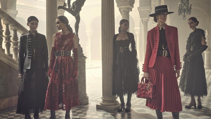 img-title Tentang Koleksi Dior Cruise 2023