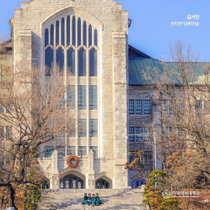 Selain dikenal sebagai universitas di Korea Selatan dengan peringkat bagus, Ewha juga memiliki arsitektur bangunan kampus yang cantik dan bergaya klasik. /Foto: Instagram/ewha.w.univ