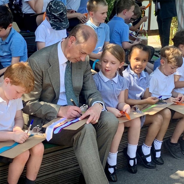 Hingga saat ini dirinya masih aktif bekerja sebagai anggota senior Kerajaan Inggris, Beauties. Dikutip dari Town & Country Magazine, orang dalam kerajaan mengungkap Edward sebagai sosok yang pendiam dan efisien. /Foto: Instagram/theroyalfamily