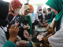 Relawan Sandiaga Uno Gelar Pelatihan Bikin Dimsum di Cibinong