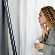 Tak Hanya Wajah, Ini 6 Bagian Tubuh yang Ternyata Perlu Dilindungi Sunscreen Juga Lho, Sudah Tahu?