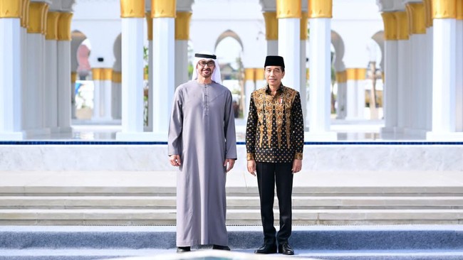Presiden Abu Dhabi, Sheikh Mohamed bin Zayed Al Nahyan (MBZ), mengabadikan nama Presiden Jokowi sebagai salah satu nama masjid di negara itu.