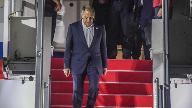 Russian Foreign Minister Lavrov was rushed to hospital after arriving in Bali