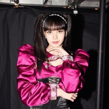 img-title Lisa BLACKPINK Berhasil Bawa Pulang Penghargaan Best K-Pop, Berikut Empat Grup Kpop yang Membawa Pulang Penghargaan di MTV EMAs 2022