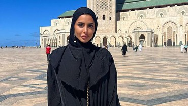 7 Potret Model Cantik Putuskan Mualaf Dihujat Permainkan Agama
