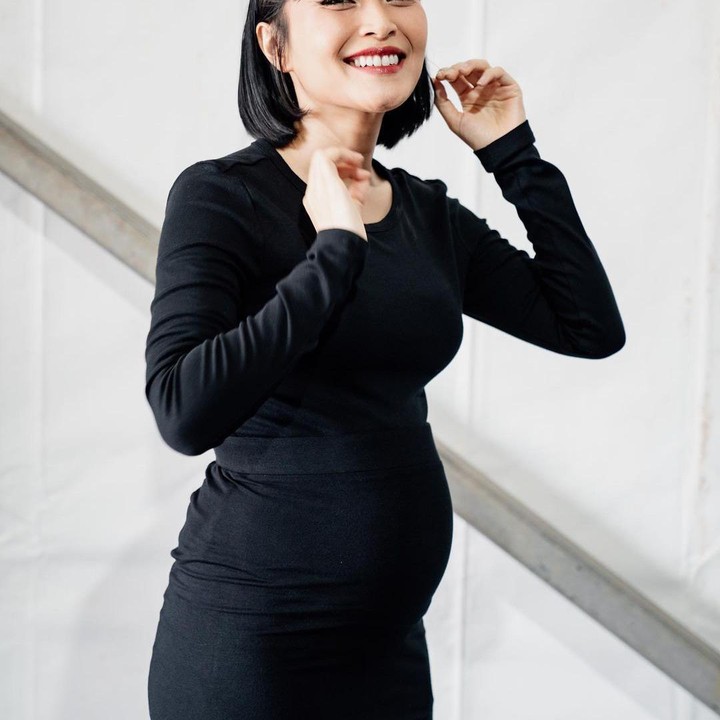 <p>Melalui instagramnya, Rinni bercerita bahwa kehamilan keduanya berbeda dengan kehamilan pertama yang lancar tanpa mual. Pembengkakan badan juga terjadi saat usia kandungan tujuh bulan ke atas. (Foto: Instagram @rinni_w)</p>