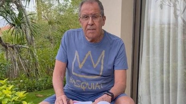 Menteri Luar Negeri Rusia Sergei Lavrov buka suara usai muncul laporan dirinya dibawa ke Rumah Sakit Sanglah Denpasar gegara sakit jantung setelah tiba di Bali.