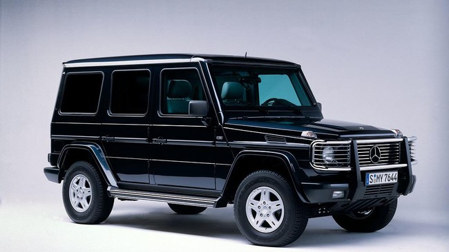 Presiden Prancis Emmanuel Macron dijemput Mercedes-Benz G-Class usai tiba di Bali buat mengikuti acara KTT G20. 