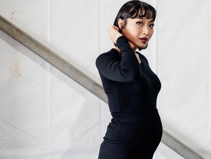 7 Potret Kehamilan Kedua Rinni Wulandari, Tetap Kece dengan Baby Bump!