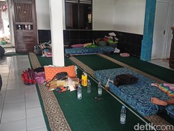 Pengungsi Banjir Akibat Tanggul Jebol di Tangerang Kekurangan Pakaian-Obat