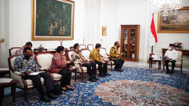 Ma'ruf Amin melakukan rangkaian kegiatan di Papua sepekan ini, termasuk peletakan batu pertama dua kantor pemprov yang baru.