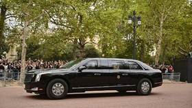 Adu Canggih The Beast Joe Biden Lawan Hongqi N701 Xi Jinping
