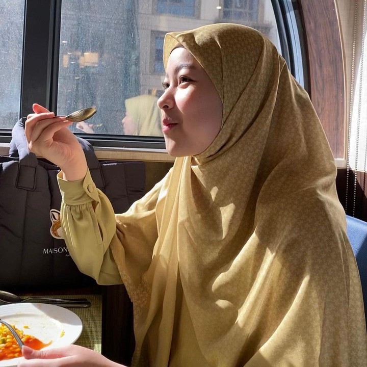 <p>"MasyaAllah cantik banget mirip tante Nisa banget," kata seorang netizen. "Masya Allah tambah cantik Quenn," ungkap netizen lainnya. (Foto: Instagram: @aqueneazizdjorghi)</p>