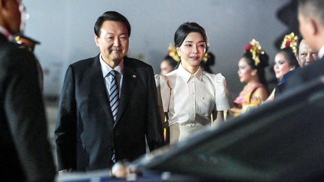 Ibu negara Korea Selatan sekaligus istri Presiden Yoon Suk Yeol, Kim Keon Hee, disebut meminta agar ketua partai berkuasa People Power Party (PPP) dilengserkan.