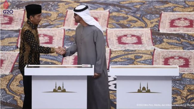 Jokowi & MBZ Resmikan Masjid Raya Sheikh Zayed di Solo Jateng